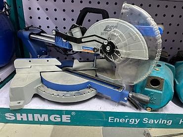 Торцовочная пила Semprox SMS250ю мощностью 2000 Вт. Рассчитана на