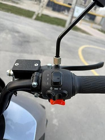 Кумурска мотороллер: Электроскутер RID — стиль и практичность на каждый день 🔹 Запас хода — 8