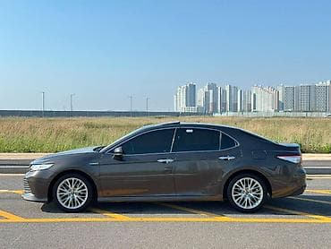 camry: Toyota Camry: 2019 г., Гибрид, Седан — 6