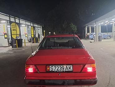 рихтовка спринтер: Красный седан Mercedes-Benz E‑класса (W124) - Кузов: 4‑дверный седан — 3