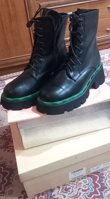 Женские новые черные стильные ботинки, размер: 38-39, высота подошвы