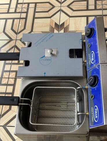 Почти как новая купили только 1 2 раза использовали работает