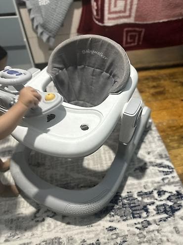 калесики: Детские ходунки Babywalker в серо-белом цвете. Удобная модель для — 1