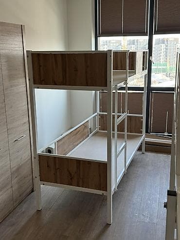 комтер: Двухъярусная металлическая кровать с вставками под дерево - Прочная — 1