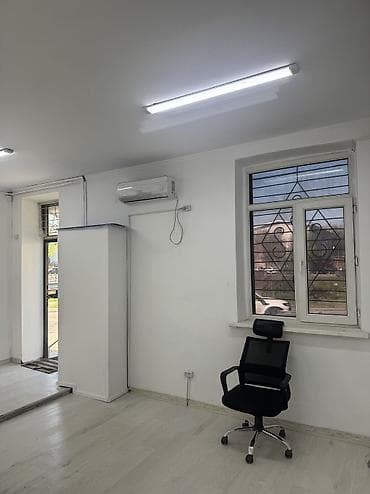 дом на первой линии: Сдается помещение 45 м2, светлые уютные 2 комнаты, вода — 2