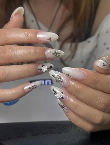 клеить стразы: ИЩУ МОДЕЛЬ НА НЕЙЛ ДИЗАЙН: молочный/нюдовый маникюр с 3D‑декором как — 2