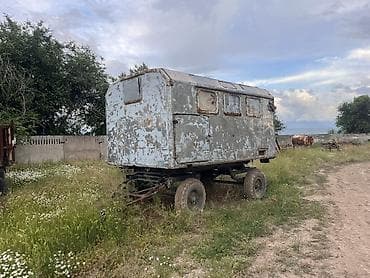 Передвижной вагон-дом (прицеп-бытовка) на четырехколесном шасси