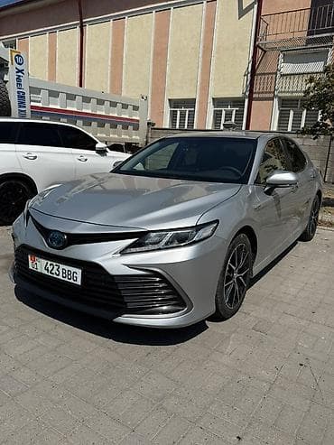 byd e7: Toyota Camry: 2022 г., 2.5 л, Автомат, Гибрид, Седан — 6