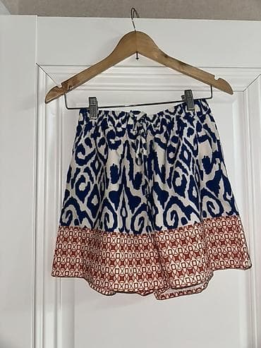 Комплект из летнего кимоно и шортов с этническим принтом.
Размер 42-44 — 1