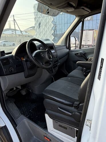 Коммерциялык транспорт: Жеңил жүк ташуучу унаа, Mercedes-Benz, Стандарт, 3 т, Колдонулган — 7