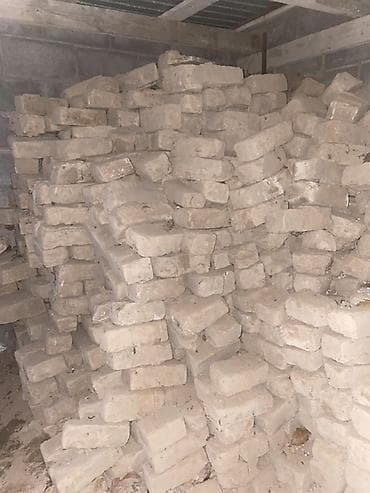 Кирпич Глина бесплатно. Заберите все. Выйдет примерно 2 портера