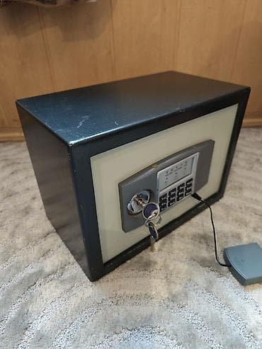 детская копилка сейф: Портативный мини сейф, Б/у, Комбинированные, Самовывоз — 2