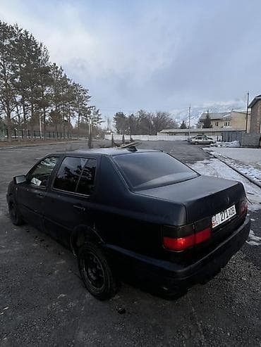 kirgiz auto: Volkswagen Vento: 1993 г., 1.8 л, Механика, Бензин, Седан — 3