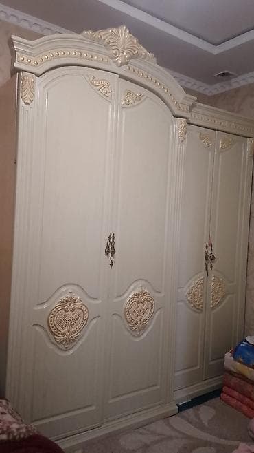 Спальные гарнитуры: Спальный гарнитур в классическом стиле Состав: - Кровать двуспальная — 1