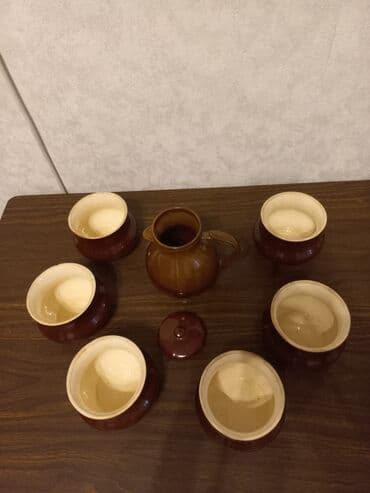 стеклянный шкаф для посуды: Набор горшочков для запекания, вазочки разные — 3