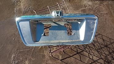 накитка на фит: Решетка радиатора Honda Оригинал — 2