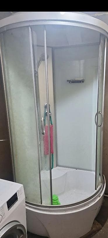 Бу душевая кабина рабочий все целое только ролики надо поменять 1шт at lalafo.kg Бу душевая кабина рабочий все целое только ролики надо поменять 1шт