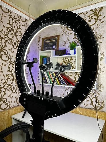 studio monitors: Кольцевая LED-лампа RL-18 с треногой - Диаметр внешний: 45 см — 2