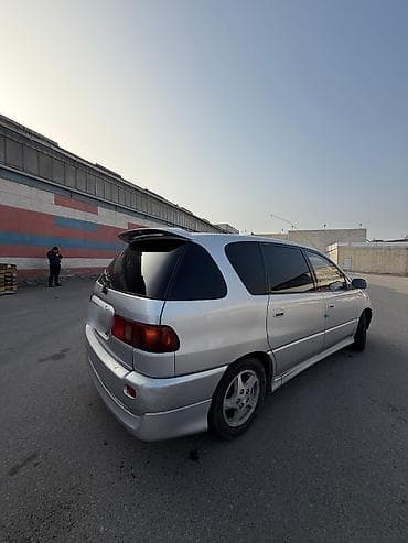 bme e34: Toyota Ipsum: 2000 г., 2 л, Автомат, Бензин, Универсал — 3