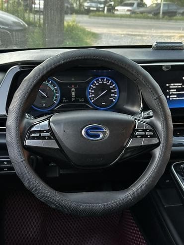 GAC: GAC Aion s белого цвета Кузов и внешность: - Динамичный дизайн — 4