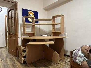гоадильная доска: Компьютерный стол, С полками — 2