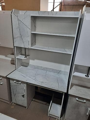 Компьютерный стол, С полками — 4