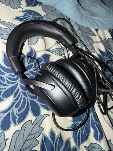 Стол компьютерлери жана комлектөөчүлөр: Headphones Model:Hyper x cloud 3 wired Slightly use Can connect with — 1
