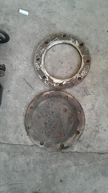 Продается флянец в хорошем состоянии с заглушкой. заглушка диаметром