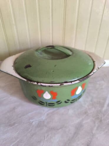 кухонный шкаф бу: Эмалированная кастрюля с крышкой, зелёная, с цветочным орнаментом — 3