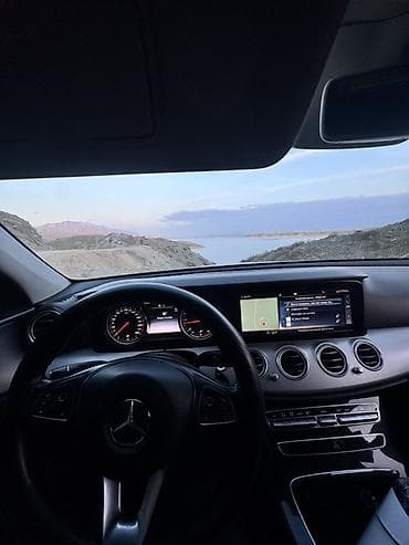 насадки глушителя: Mercedes-Benz E-Class: 2018 г., Седан — 2