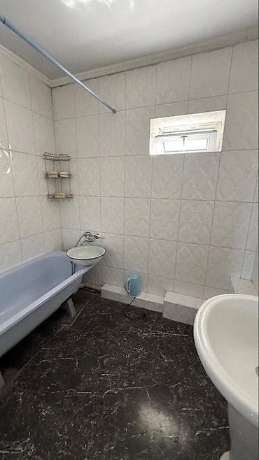 сдаю места: Сдаётся в аренду большой дом с участком в районе Азия Молл. Идеально — 8