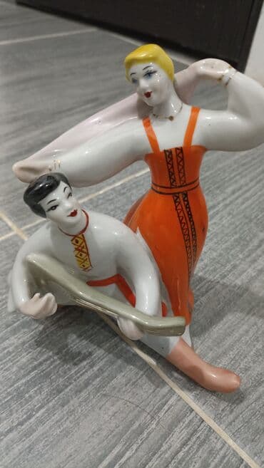 продажа статуэток: Статуэтка фарфорная — 2