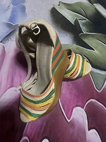 шлепки на танкетке: Босоножки на танкетке с открытым носком - Бренд: JIRKON (видно на — 1