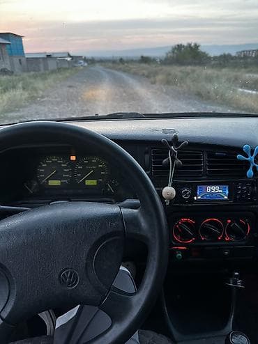 Volkswagen Golf: 1992 г., 1.8 л, Механика, Газ, Хэтчбэк — 8