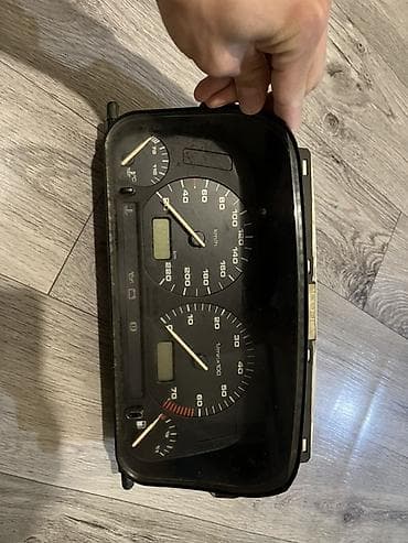 салон автомобиля: Щиток приборов Volkswagen — 1