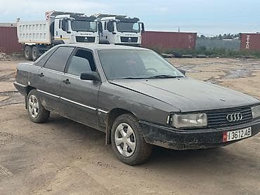 Унаа сатуу: Audi 100: 1983 г., 2.2 л, Кол менен иштөөчү, Бензин, Седан — 2