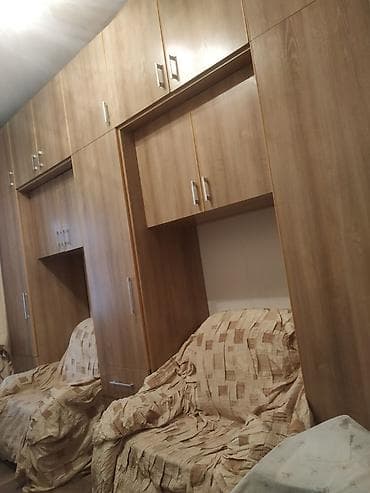 put up: Продается встроенный шкаф очень вместительный и удобный.Очень много — 1