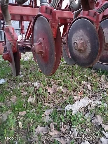 Сеялка зерновая дисково-анкерная (прицепная) - Ширина захвата — около at lalafo.kg Сеялка зерновая дисково-анкерная (прицепная) - Ширина захвата — около