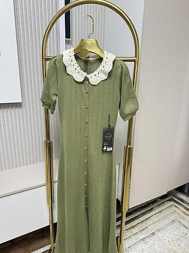 платье с воротником: Платье-миди - Варианты цвета: оливковый и красный. - Материал: тонкий — 1