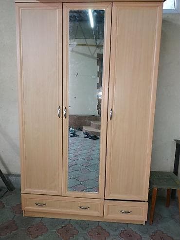 Комплект шкаф и компьютерный стол. Шкаф:высота 210см ширина 128см — 1