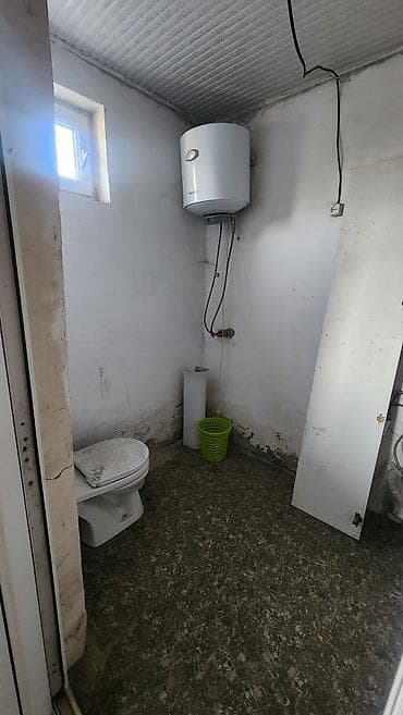 продаю 3 комн квартиру: Продаётся двухэтажный кирпичный дом. Основные характеристики: - — 7