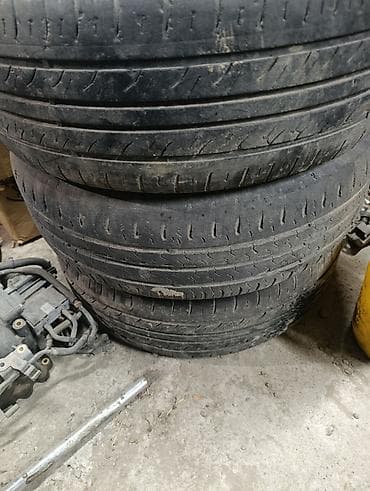 r15 audi: R15 195/65/15 
Продаются шины без шишек
цена за штуку — 1