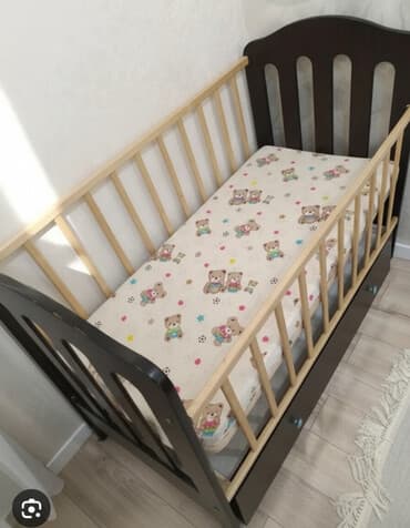 манеж с комодом: Детская деревянная кроватка-манеж классического типа. - Материал — 1