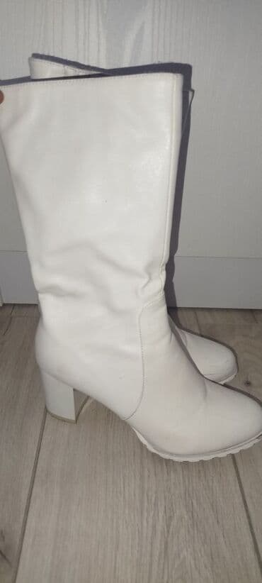 оптом ботинки: Продаю сопаги черные и белые за обе пары 2000 сом
размер 38 — 5