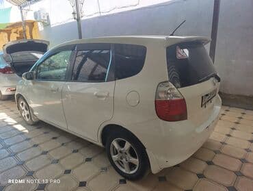 бампер хонда фит 2010: Белый хэтчбек Honda Fit, идеально подходящий для городских поездок — 12