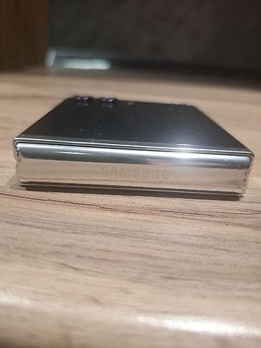 дишовый телефон: Samsung Z Flip, Б/у — 4