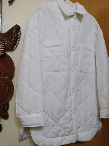 один: Продаю шикарную белоснежную курточку, производство Италия,размер — 2