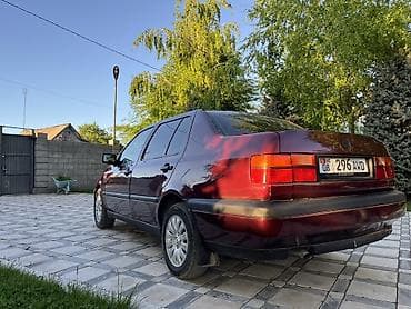 odyssey 2002: Volkswagen Vento: 1993 г., Седан — 4