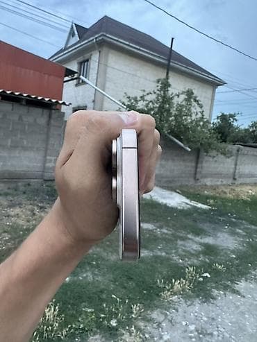 e mount: Смартфон с тройной основной камерой и светодиодной вспышкой. Корпус с — 3