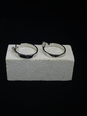 украшение шампанского для свадьбы: Элегантные серьги-кольца серебристого цвета, украшенные россыпью — 8